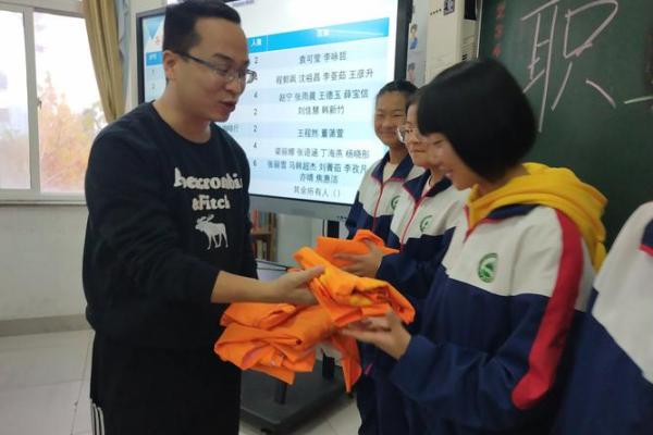 石岂彰四柱八字职业班 石岂彰四柱八字职业班多少钱 石岂彰四柱八字职业班 石岂彰四柱八字职业班多少钱