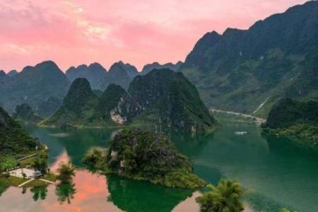 张鑫龙-风水学说中建宅选址要适应磁场