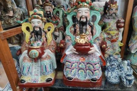 家里供奉的财神爷周围不能放什么