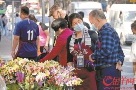 广州风水_广州一市民家门口摆风水祭祀品