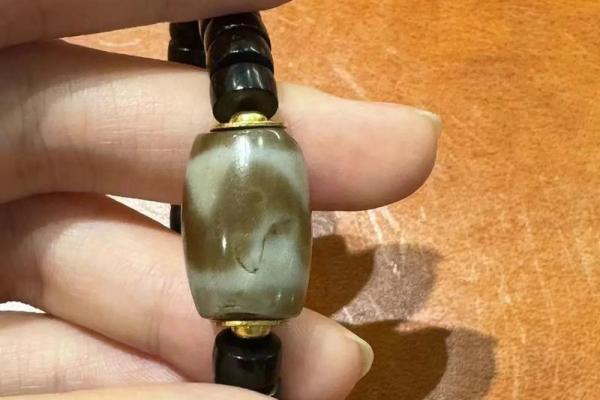 虎牙算命：面相虎牙分析