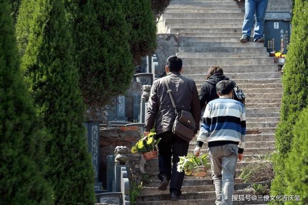 风水祭拜父母要哪些供品纸钱蜡烛祈求平安 风水祭拜父母要哪些供品纸钱蜡烛祈求平安