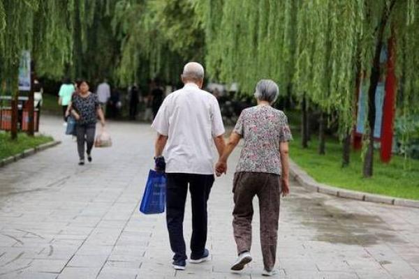 轻信算命"买阳寿",老两口抛金50多万! 轻信算命"买阳寿",老两口抛金50多万!