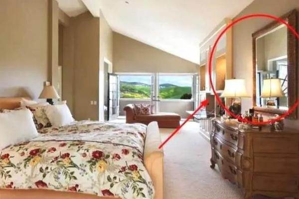 风水学镜子对着床有什么忌讳讲究