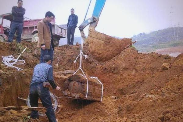 风水参加迁坟的人要注意什么问题避免出错 风水参加迁坟的人要注意什么问题避免出错