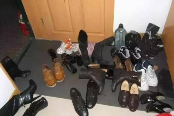 大门口放鞋子是害人的风水 大门口放鞋子是害人的风水