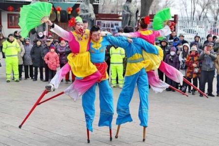 风水角度梦见踩高跷摔下来了好不好