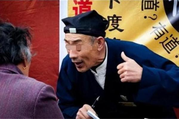 哪里的寺庙有真人算命师傅 哪里的寺庙有真人算命师傅