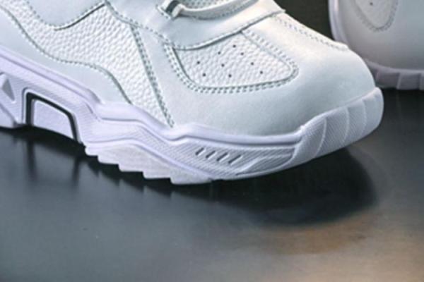 内八字脚鞋 内八字脚鞋