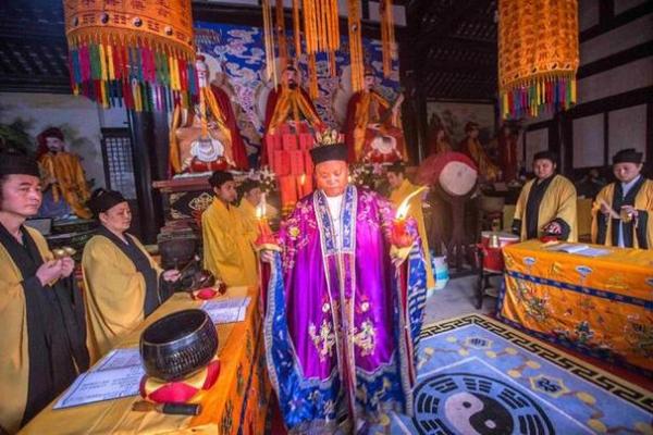 青城山女道士算命准吗