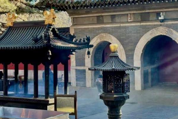 男子仕途甚好委以政职，算命师傅说：你命无官运，且有牢狱缠身之灾