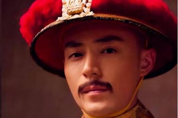 康熙帝拿出弘历的八字，相士看后：若女必为娼，若男必为皇