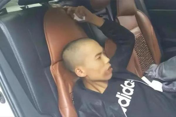 八字真硬，浙江一男子一时冲动喝下百草枯，硬扛一个月顺利出院！