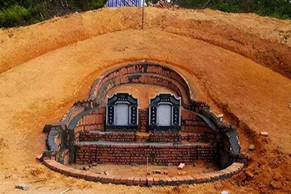 土葬与骨灰葬墓地风水埋葬讲究