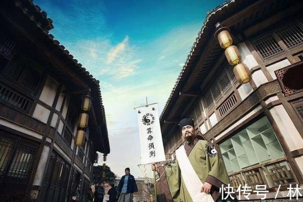 汕头一景区有多个算命摊？工作人员：他们按书来说，不准也没办法